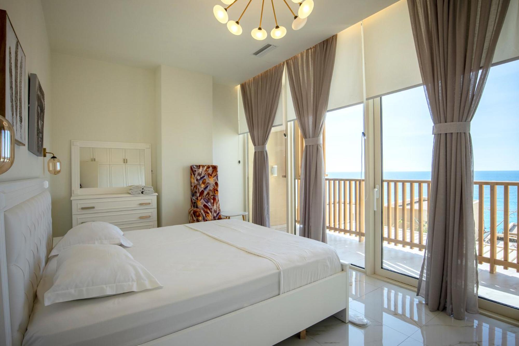 Green Coast Hotel Paljasa Exterior photo